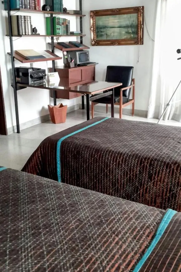 Habitacion 3 En Casa Retro Medellin Colombia