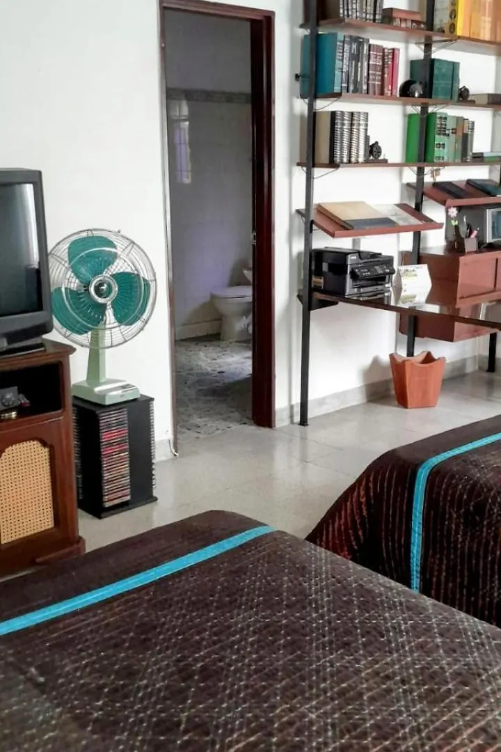 Habitacion 3 En Casa Retro Medellin 0*,